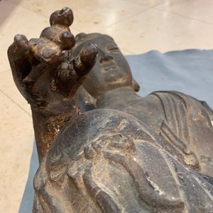A large Chinese cast iron figure of Guanyin with inscription on the back, Ming/Qing — photo 50