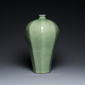 A large Chinese celadon-glazed octagonal 'meiping' vase, 18/19th C. — 照片 2