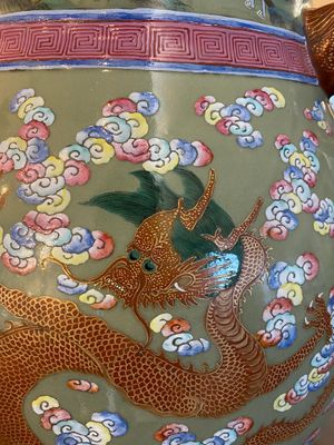 A large Chinese celadon-ground famille rose 'hu' vase with dragons, 19th C. — 照片 13