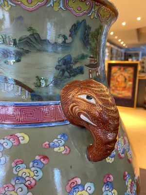 A large Chinese celadon-ground famille rose 'hu' vase with dragons, 19th C. — 照片 14