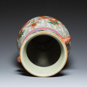 A large Chinese celadon-ground famille rose 'hu' vase with dragons, 19th C. — 照片 5