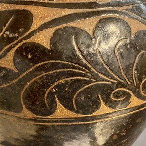 A large Chinese Cizhou vase with engraved floral design, Yuan/Ming — photo 18