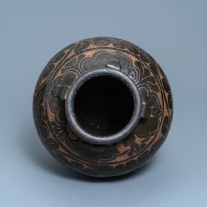 A large Chinese Cizhou vase with engraved floral design, Yuan/Ming — photo 5