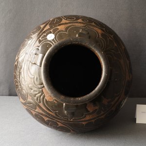 A large Chinese Cizhou vase with engraved floral design, Yuan/Ming — photo 9
