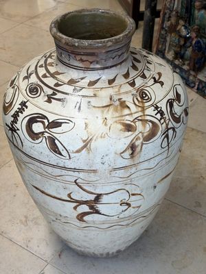 A large Chinese Cizhou ware slip-glazed wine jar, Ming — photo 11