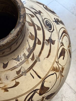 A large Chinese Cizhou ware slip-glazed wine jar, Ming — photo 6