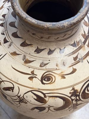 A large Chinese Cizhou ware slip-glazed wine jar, Ming — photo 7