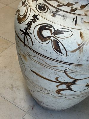 A large Chinese Cizhou ware slip-glazed wine jar, Ming — photo 9