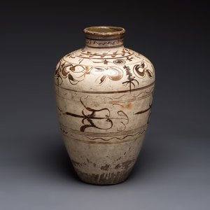 A large Chinese Cizhou ware slip-glazed wine jar, Ming — photo 1