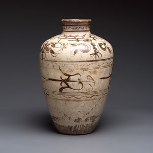 A large Chinese Cizhou ware slip-glazed wine jar, Ming — photo 2