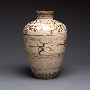A large Chinese Cizhou ware slip-glazed wine jar, Ming — photo 3