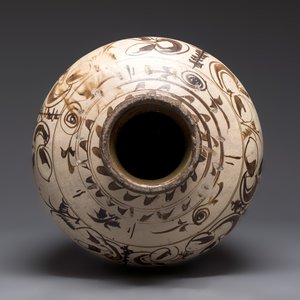 A large Chinese Cizhou ware slip-glazed wine jar, Ming — photo 6