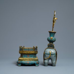 A large Chinese cloisonné and gilt bronze model of an elephant with attributes, Qianlong mark, 19/20th C. — 照片 5
