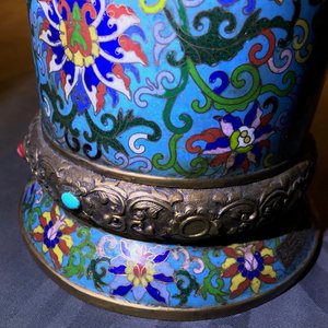 A large Chinese cloisonné and inlaid gilt bronze 'Duomuhu' ewer, Republic, 20th C. — photo 27