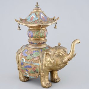 A large Chinese cloisonne elephant-shaped censer, 19/20th C. — photo 1