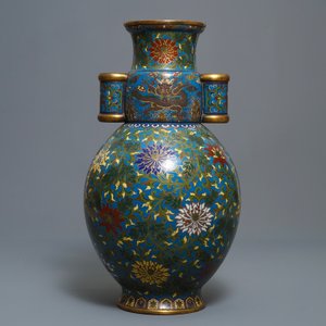 A large Chinese cloisonné hu vase with lotus scrolls, marked Qi Yu Bao Tung Chih Chen, 19th C. — photo 3
