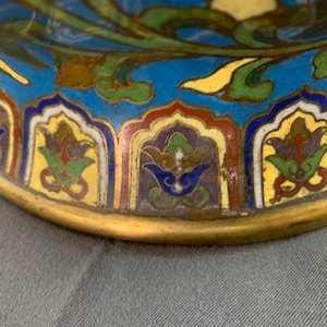 A large Chinese cloisonné hu vase with lotus scrolls, marked Qi Yu Bao Tung Chih Chen, 19th C. — photo 54