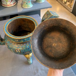 A large Chinese cloisonné incense burner and cover, 18/19th C. — 照片 16