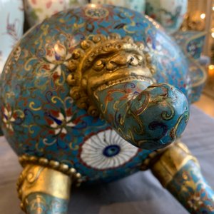 A large Chinese cloisonné incense burner and cover, 18/19th C. — 照片 23