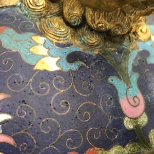A large Chinese cloisonné incenser burner with lotus scrolls, Ming/Qing — 照片 14
