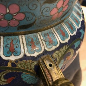 A large Chinese cloisonné incenser burner with lotus scrolls, Ming/Qing — 照片 19