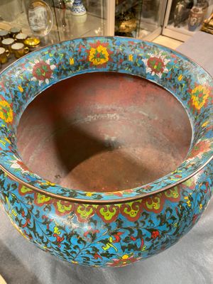 A large Chinese cloisonné jardinière, Ming mark, 19th C. — 照片 2