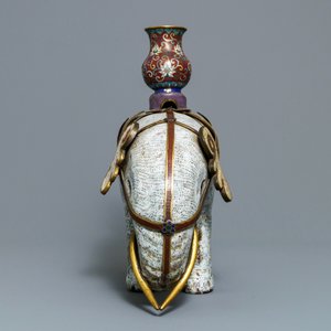 A large Chinese cloisonné model of an elephant, 19/20th C. — 照片 4