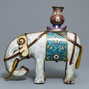 A large Chinese cloisonné model of an elephant, 19/20th C. — 照片 5