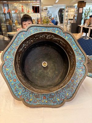 A large Chinese cloisonné tripod censer and cover, 19th C. — photo 11