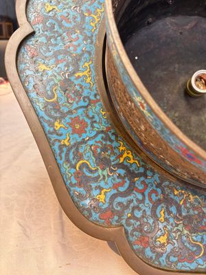 A large Chinese cloisonné tripod censer and cover, 19th C. — photo 12
