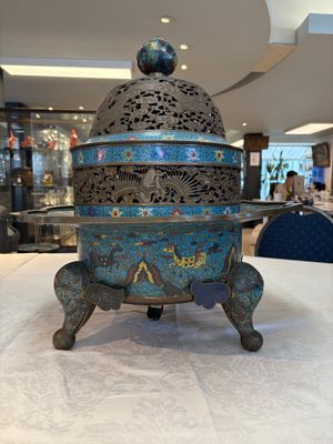 A large Chinese cloisonné tripod censer and cover, 19th C. — photo 4