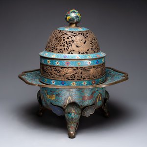 A large Chinese cloisonné tripod censer and cover, 19th C. — photo 1