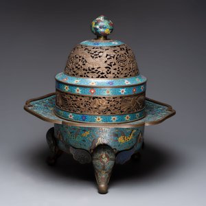 A large Chinese cloisonné tripod censer and cover, 19th C. — photo 2