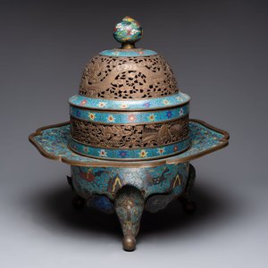 A large Chinese cloisonné tripod censer and cover, 19th C. — photo 4