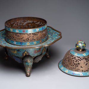 A large Chinese cloisonné tripod censer and cover, 19th C. — photo 5