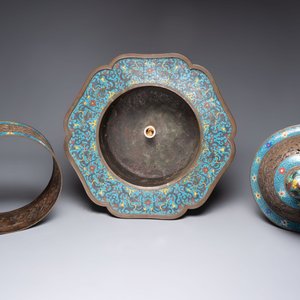 A large Chinese cloisonné tripod censer and cover, 19th C. — photo 6