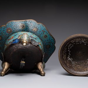 A large Chinese cloisonné tripod censer and cover, 19th C. — photo 7
