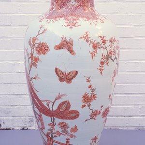 A large Chinese coral and gilt peacock vase, Qianlong, 18th C. — photo 4