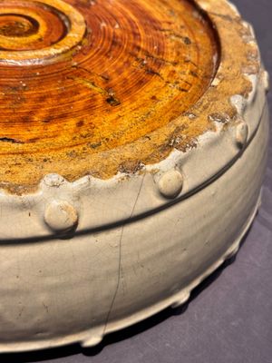 A large Chinese cream-glazed drum-shaped basin, Ming — photo 12