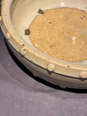 A large Chinese cream-glazed drum-shaped basin, Ming — photo 7
