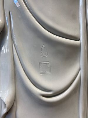 A large Chinese Dehua blanc de Chine figure of Buddha holding a lotus, He Chaozong 何朝宗 and Dehua 德化 mark, 20th C. — foto 4