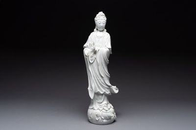 A large Chinese Dehua blanc de Chine figure of Guanyin, 19/20th C.
