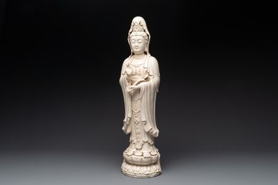 A large Chinese Dehua blanc de Chine figure of Guanyin holding a ruyi, He Chaozong 何朝宗 and Dehua 德化 mark, 20th C.