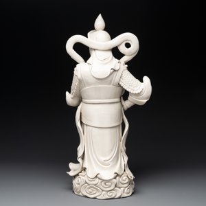 A large Chinese Dehua blanc de Chine figure of Weituo, He Chaozong 何朝宗 and Dehua 德化 mark, 20th C. — photo 4