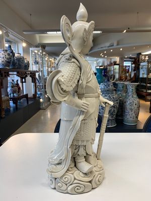 A large Chinese Dehua blanc de Chine figure of Weituo, He Chaozong 何朝宗 and Dehua 德化 mark, 20th C. — photo 6