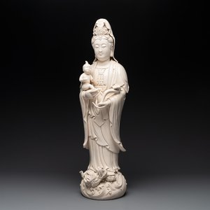 A large Chinese Dehua blanc de Chine group of a Bodhisattva with child, 20th C. — photo 1
