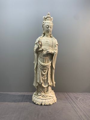 A large Chinese Dehua blanc de Chine Guanyin, He Chaozong and Xuande mark, Republic — photo 1