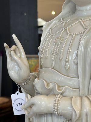 A large Chinese Dehua blanc de Chine Guanyin, He Chaozong and Xuande mark, Republic — photo 14