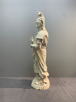 A large Chinese Dehua blanc de Chine Guanyin, He Chaozong and Xuande mark, Republic — photo 2