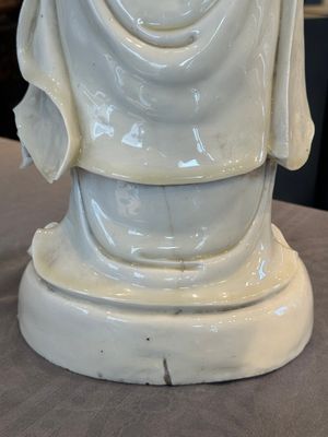 A large Chinese Dehua blanc de Chine Guanyin, He Chaozong and Xuande mark, Republic — photo 27